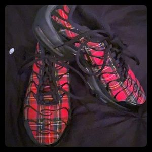 Nike plaid tennis shoes